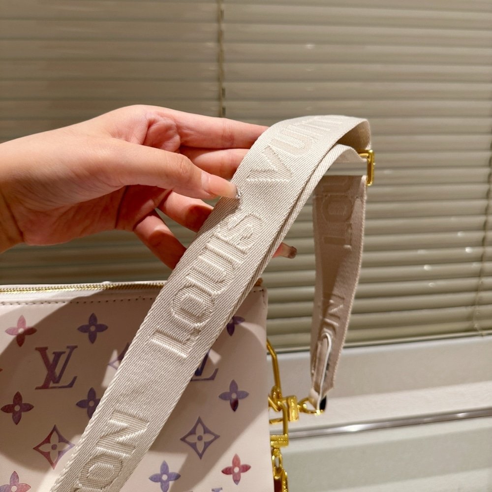 L0vis Vvtt0n Coussin PM Dream Cream 28Cm M25507