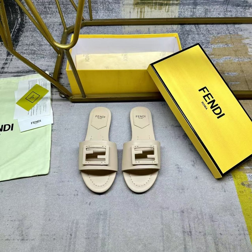 F**di Flat Skin Top Sandals Beige