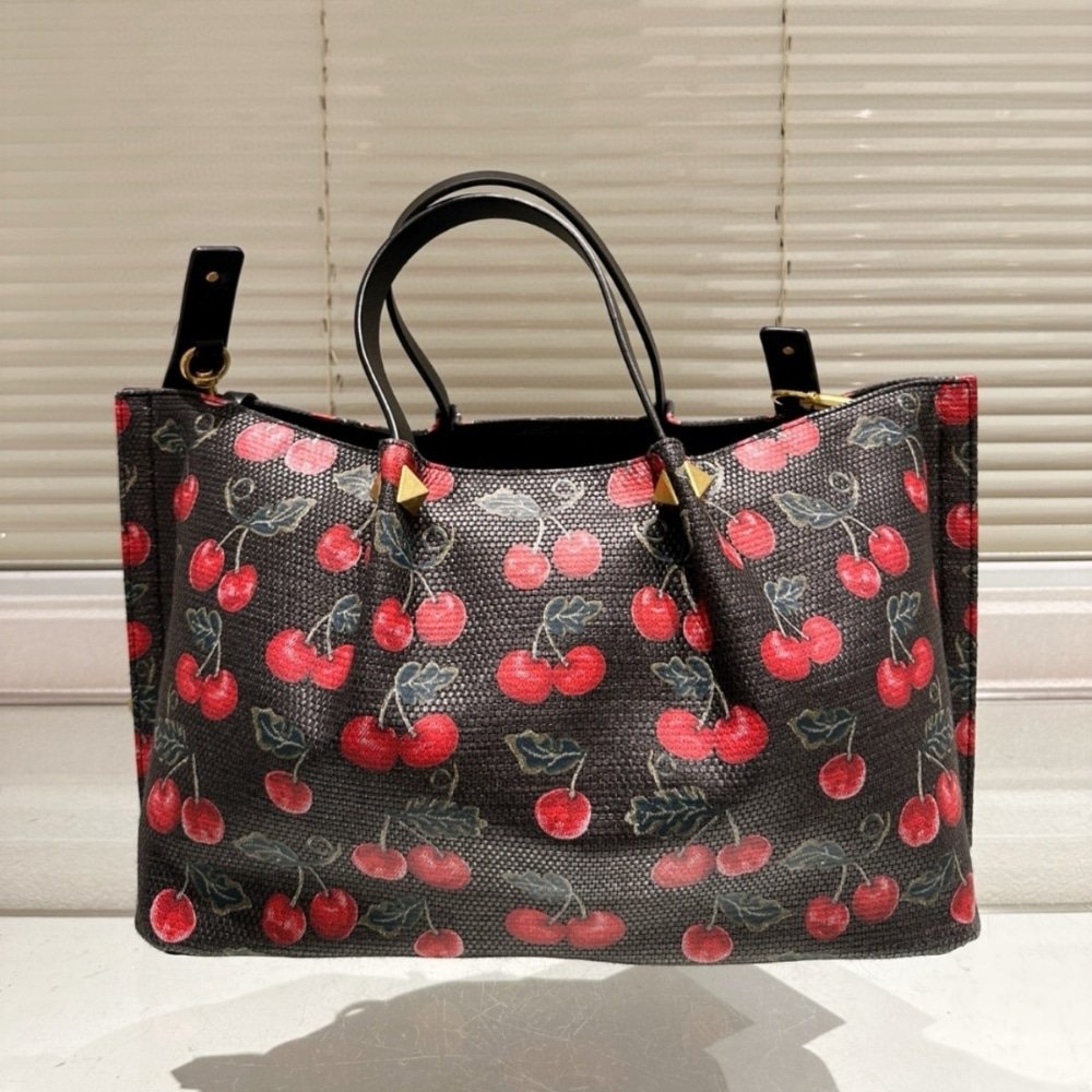 Va1e*ntin0 Garavani Vlogo Signature Cherryfic Motif Bag Black 26Cm