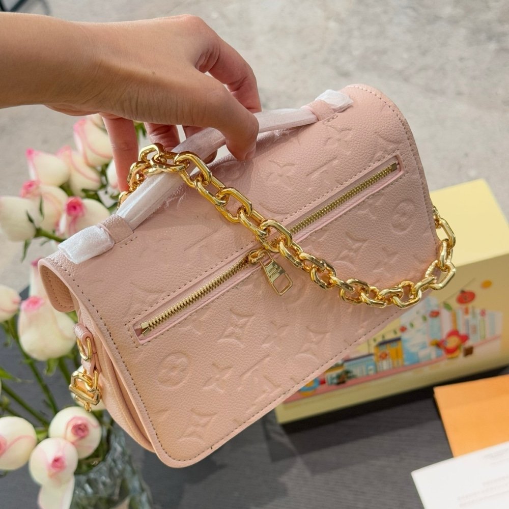 L0vis Vvtt0n Pochette Métis East West Pink Opale 30Cm M47045