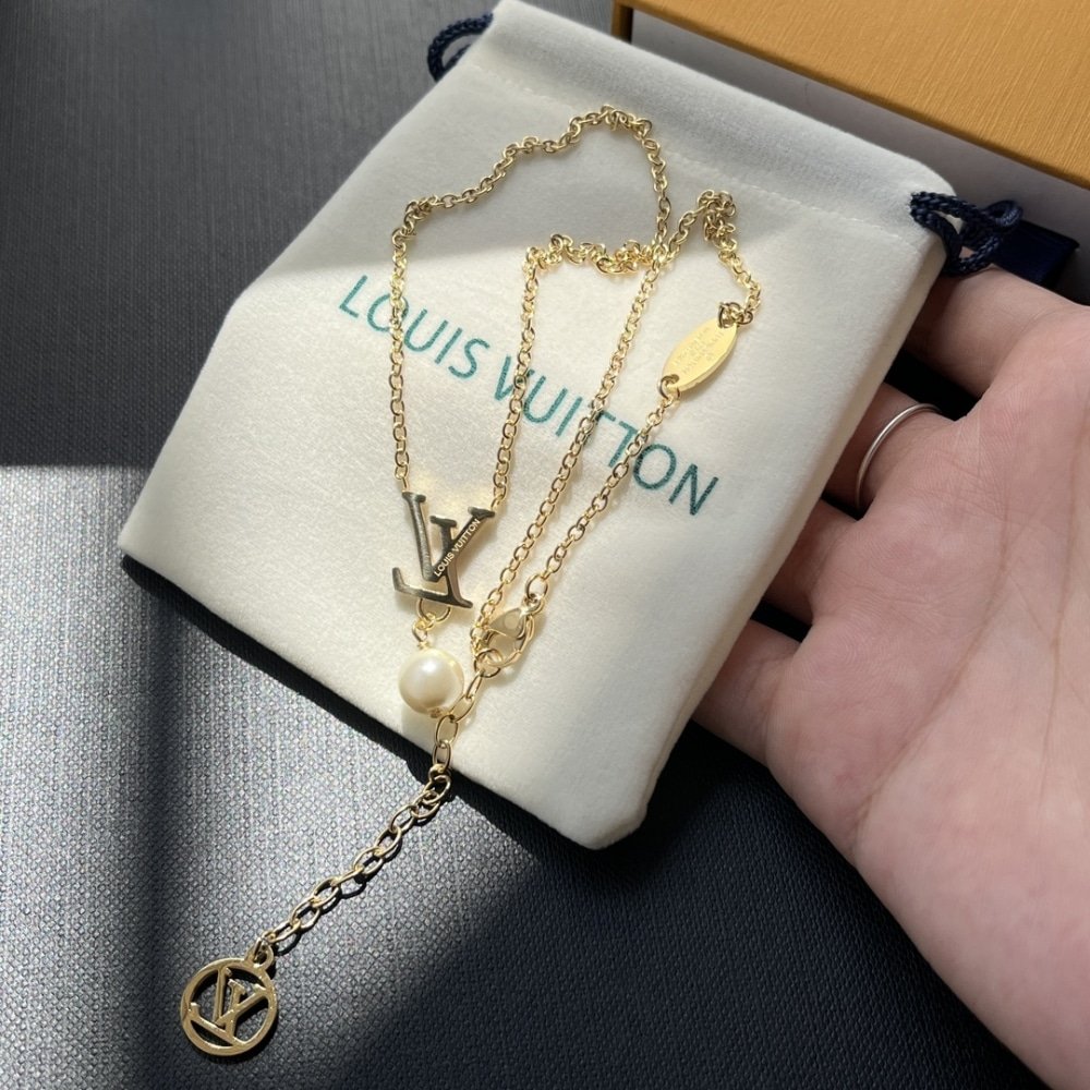 L0vis Vvtt0n Lv Iconic L0visa Necklace M01623