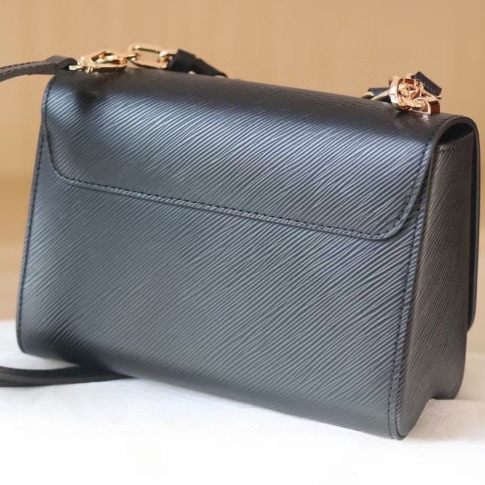 L0vis Vvtt0n Lv Twist MM Handbag Black 23Cm