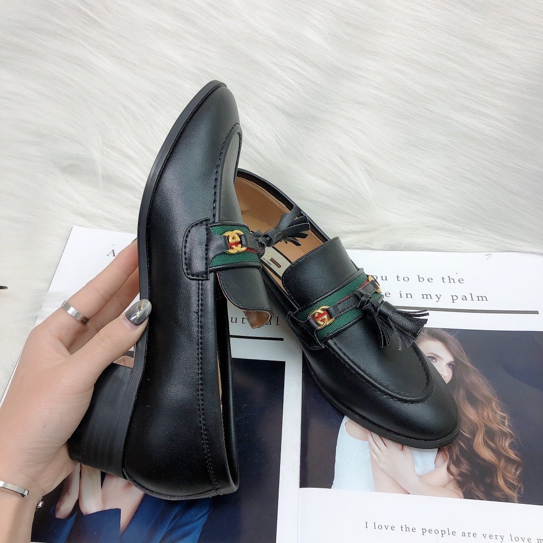 Gvc*1 Unisex Leather Interlocking G Black