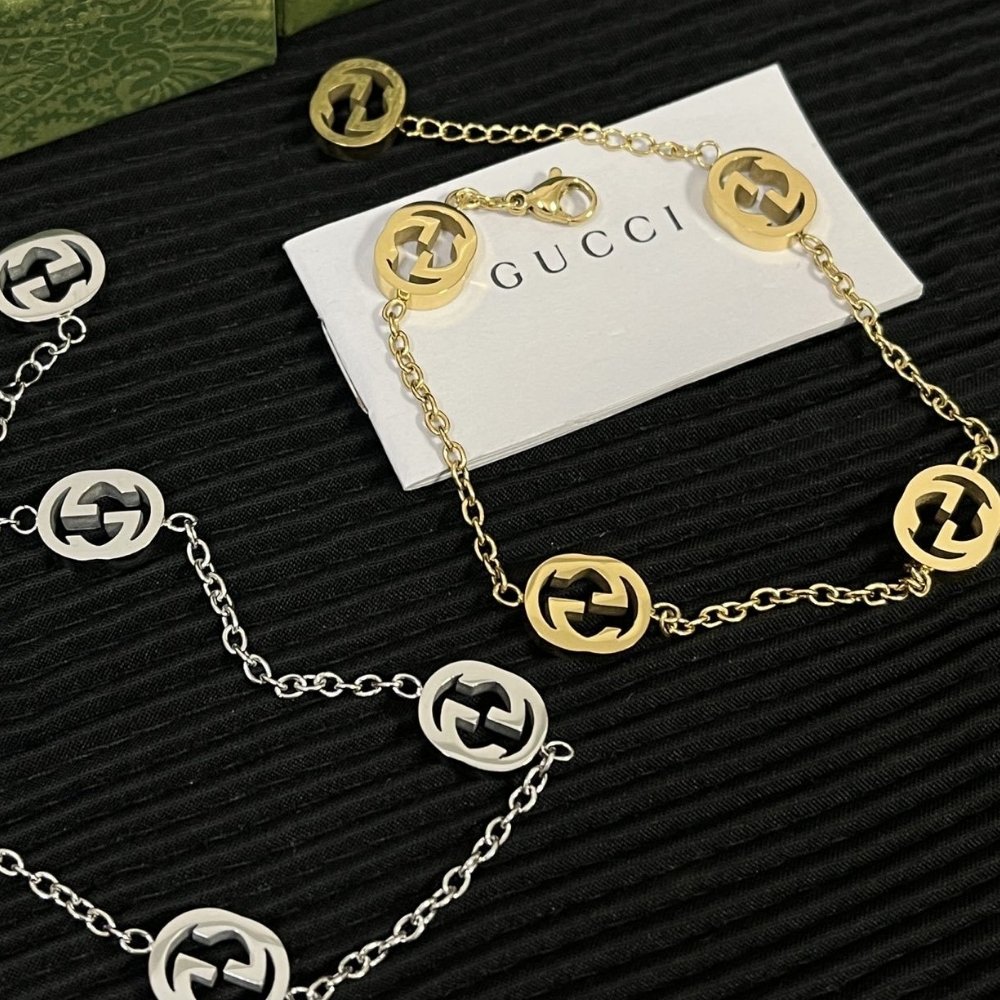 Gvc*1 Interlocking Bracelet Yellow Gold ‎629904 J8500 8000