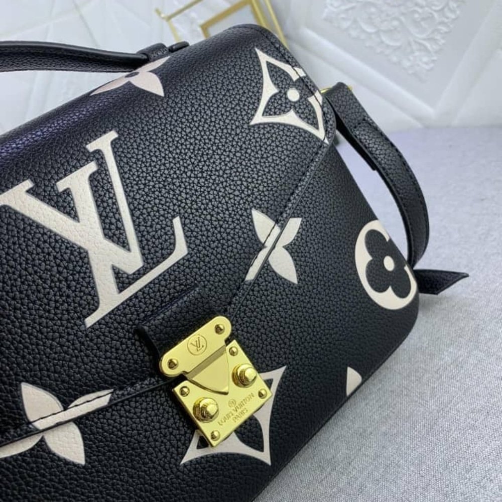 L0vis Vvtt0n Pochette Métis Bag Black 25Cm M45773