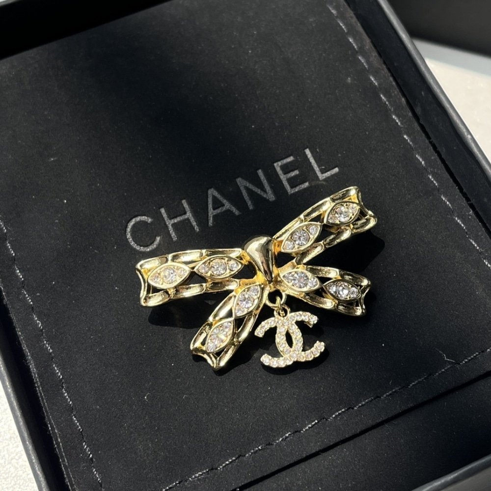 Ch**el Cc Bowtie Brooch Gold