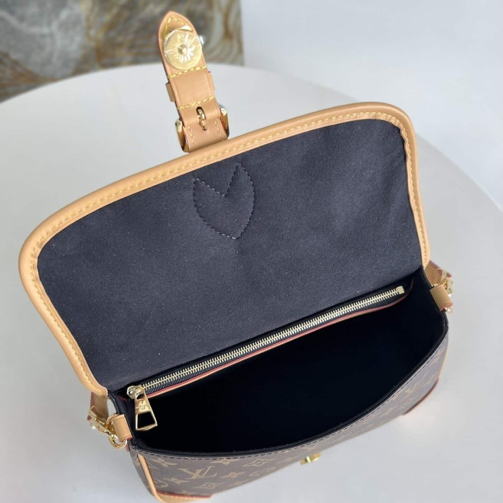 L0vis Vvtt0n Diane Monogram Canvas Black 24Cm M45985