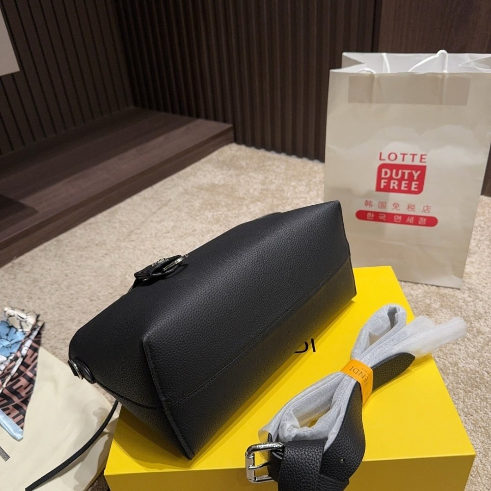 F**di By The Way Medium Leather Boston Bag Black 20Cm 8Bl1461D5F0Gxn