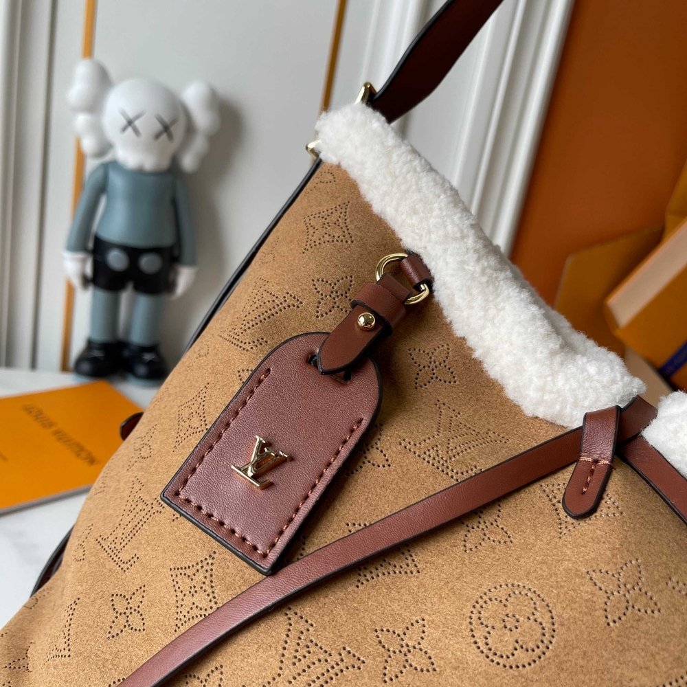 L0vis Vvtt0n Carryall PM Mahina 29Cm M11843