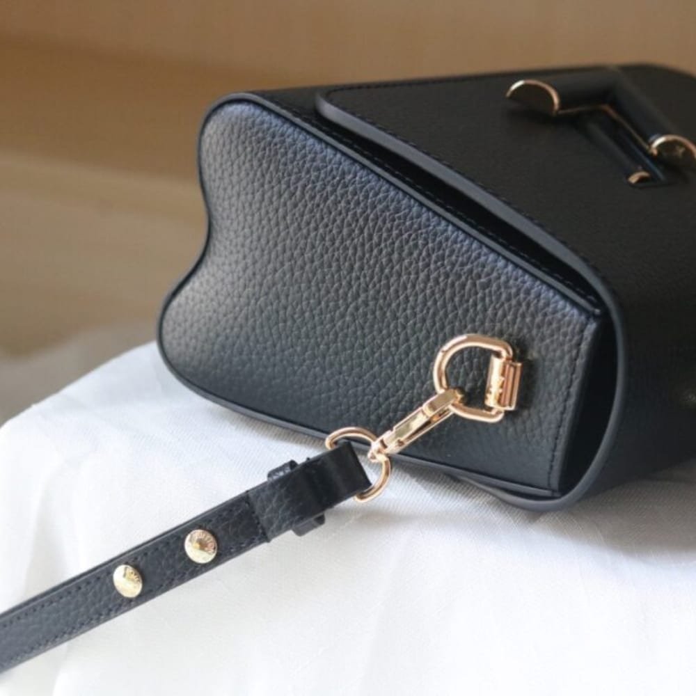 L0vis Vvtt0n Twist MM Bag 23Cm Black M58688