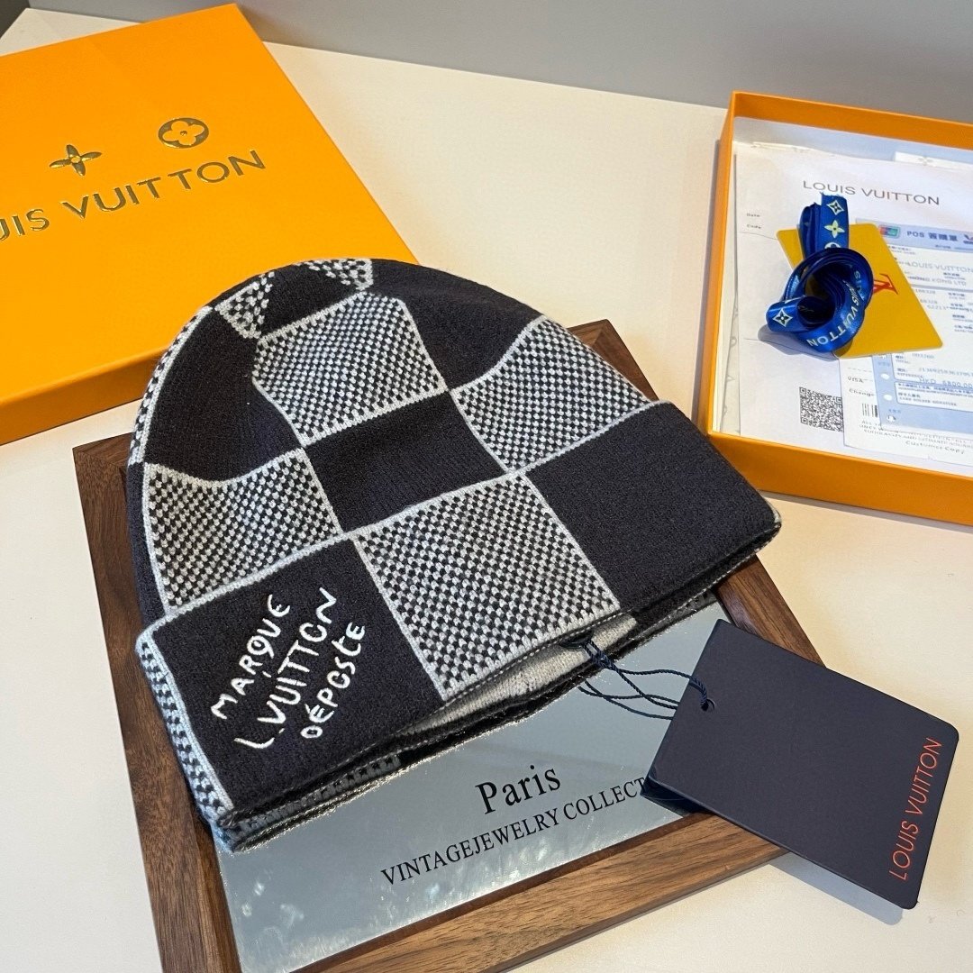 L0vis Vvtt0n Damier Heritage Beanie Black And White M90842