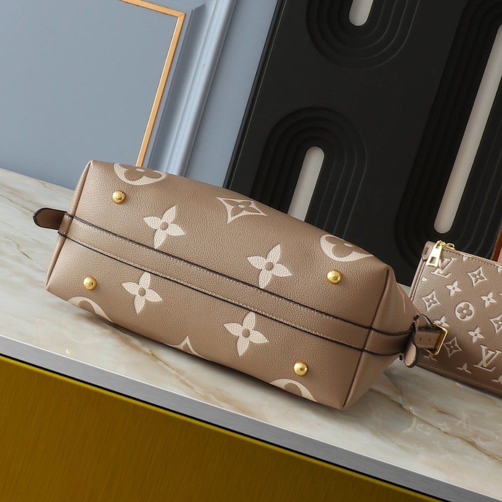 L0vis Vvtt0n Carryall PM Crème Beige 29Cm M47180