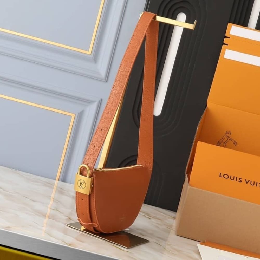 L0vis Vvtt0n Low Key Bumbag Cognac 28Cm M83546