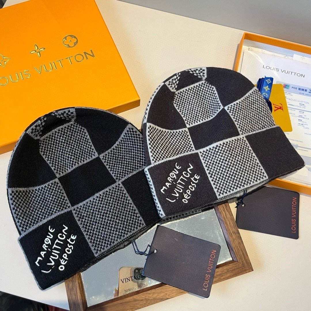 L0vis Vvtt0n Damier Heritage Beanie Black And White M90842