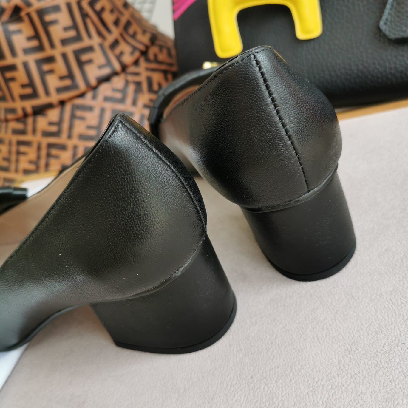 Gvc*1 Mid Heel Pump Leather Black 408208 C9D00 1000