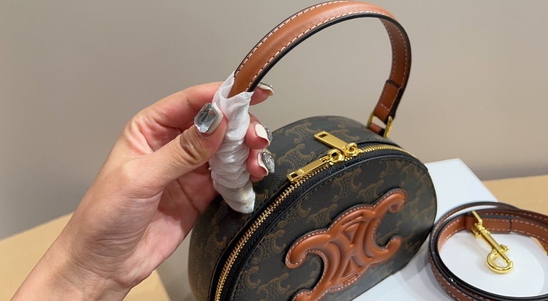 Ce1i*e Half Moon Case Cuir Triomphe In Triomphe Canvas And Calfskin Tan 18Cm 10K642Ecm 04Lu