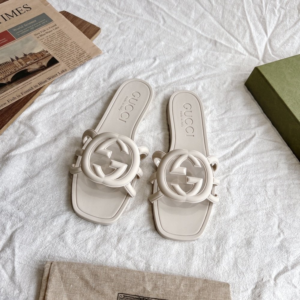 Gvc*1 Women’s Interlocking G Slide Sandal White 780307 J8700 9022