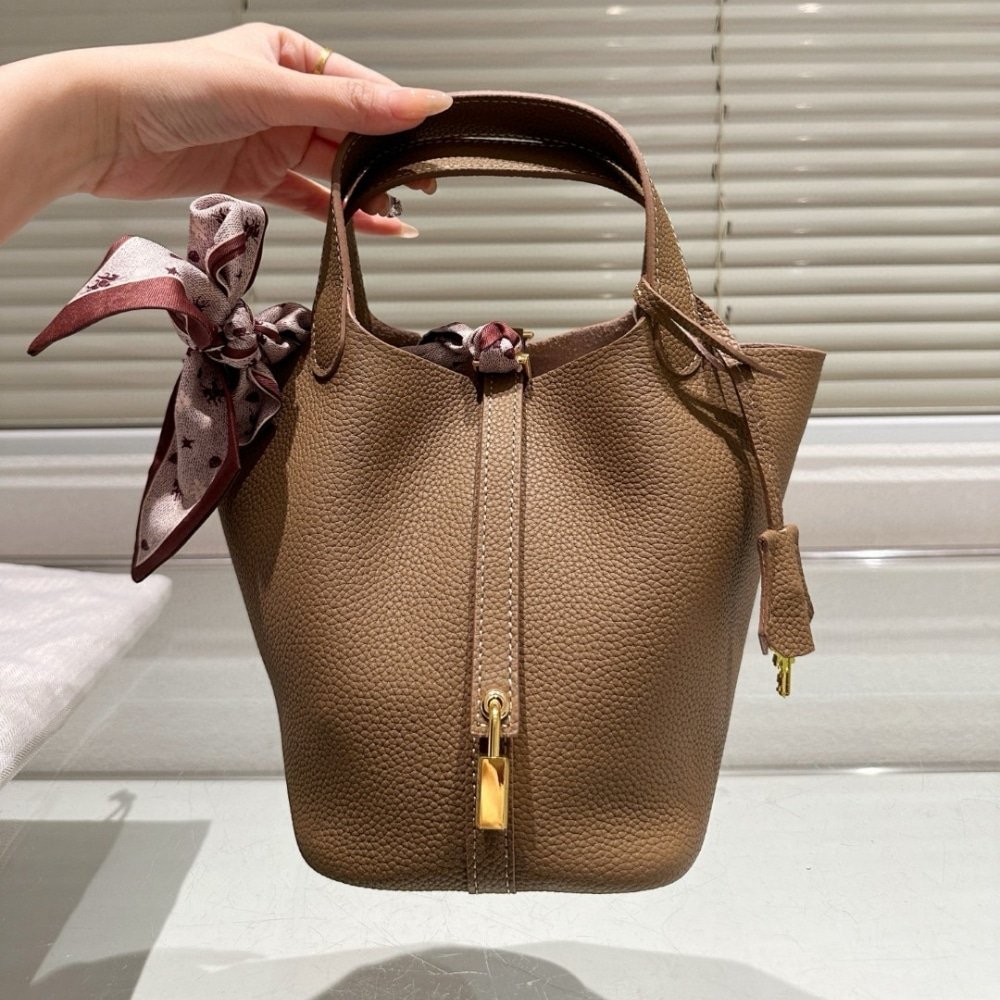H**me5 Picotin Lock 18 Bag Etoupe With Gold 18Cm H056289Cc18