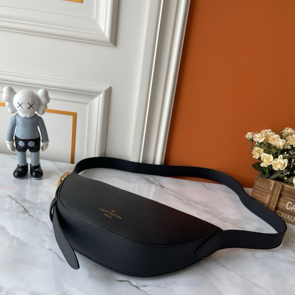 L0vis Vvtt0n Low Key Bumbag Black 28Cm M11429