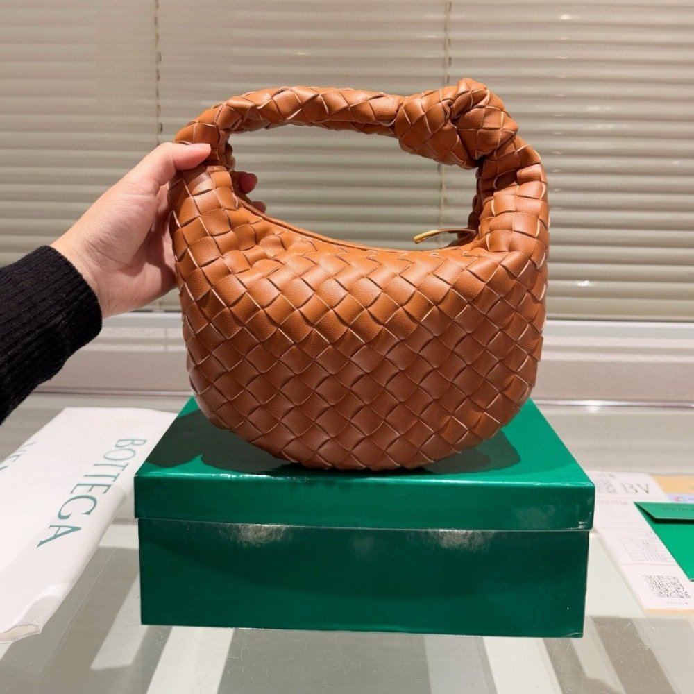 B0tt*ga Ven*ta Mini Jodie Bag In Caramel 26Cm 651876Vcpp59830