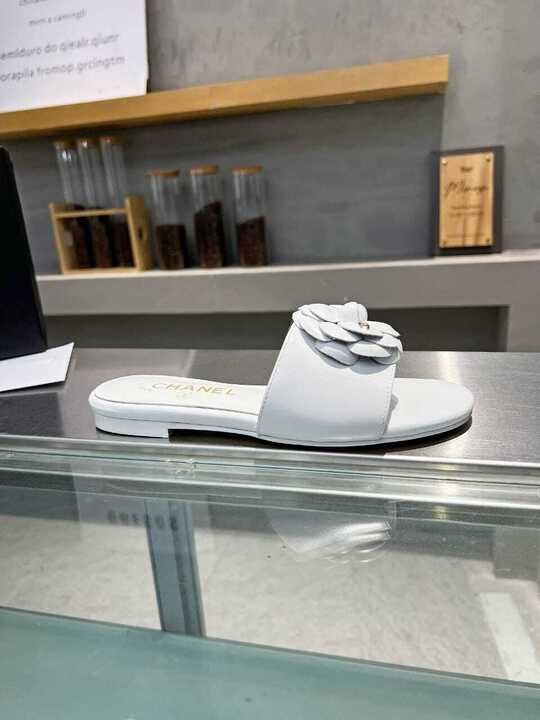 Ch**el Camellia Slides White