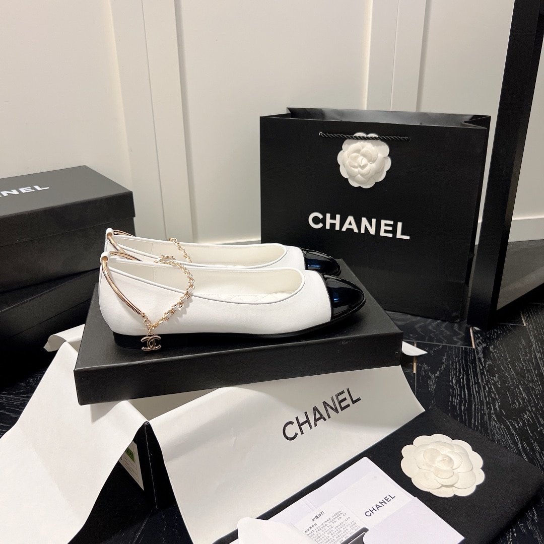Ch**el Interlocking Cc Logo Ballet Flats Black White