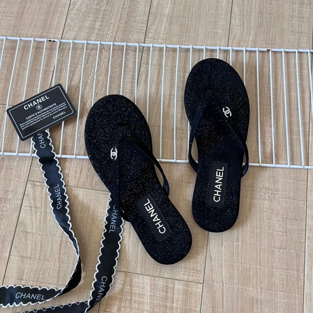 Ch**el Thongs Purl Fabric With Silver Cc Logo In Black