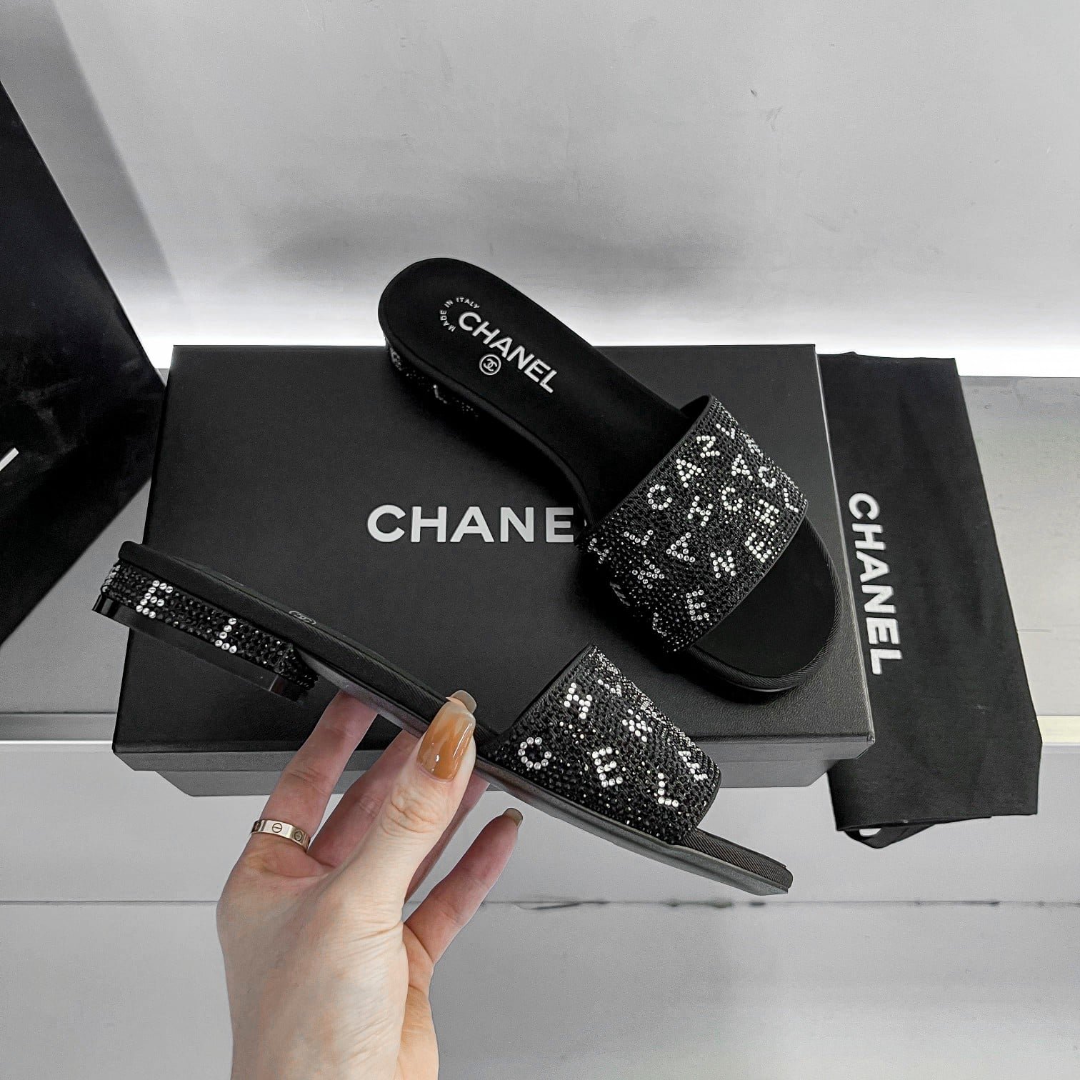 Ch**el 24P Beaded D1am0nd Logo Slippers Black