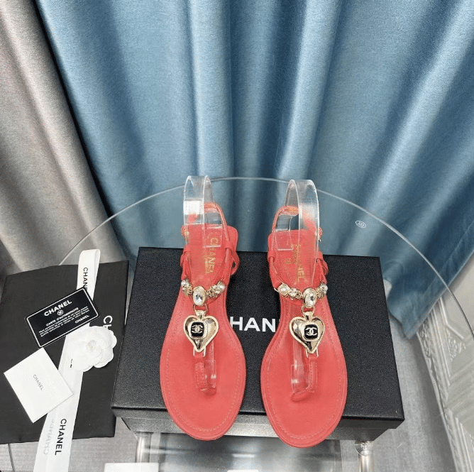 Ch**el Shiny Pearl Crystal Cc Heart Thong Sandals Red G39674 X01000 0S084