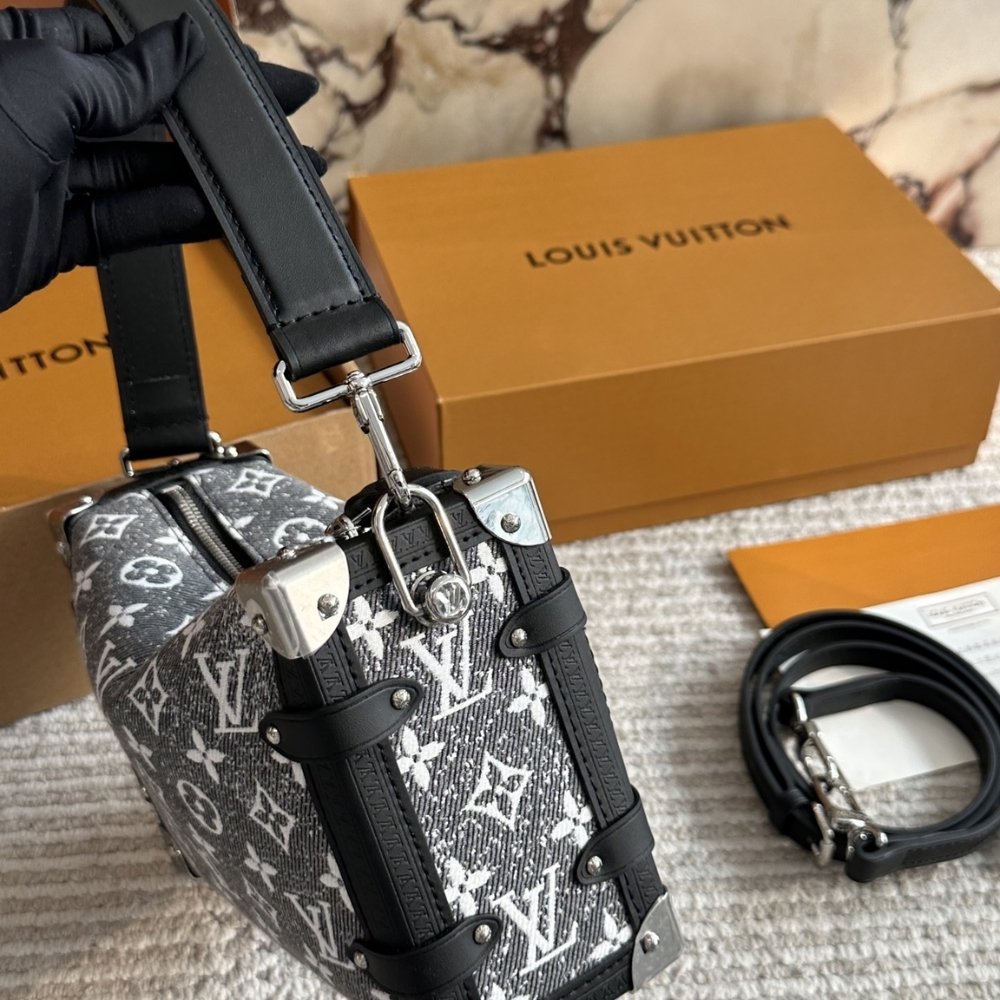 L0vis Vvtt0n MM Side Trunk Bag Denim Gray 23Cm M21460
