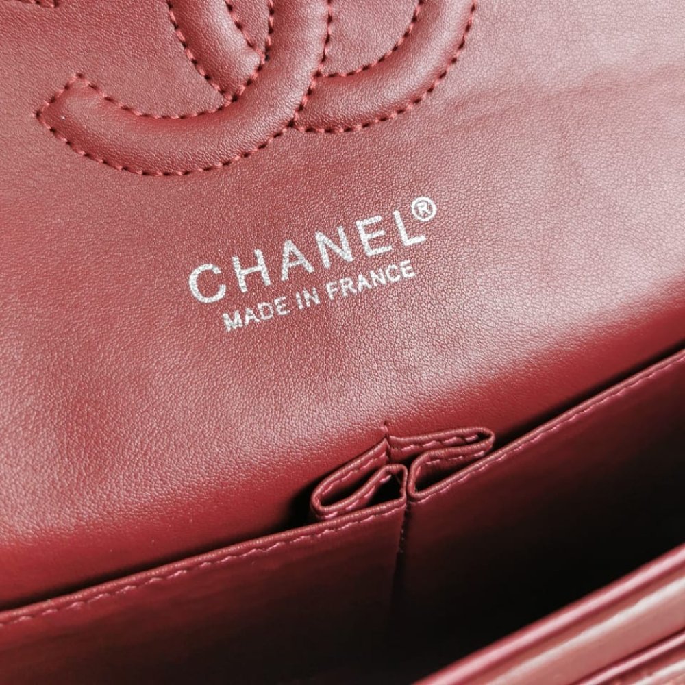 Ch**el Medium Classic Flap Bag Silver Hardware Burgundy 25Cm A01113
