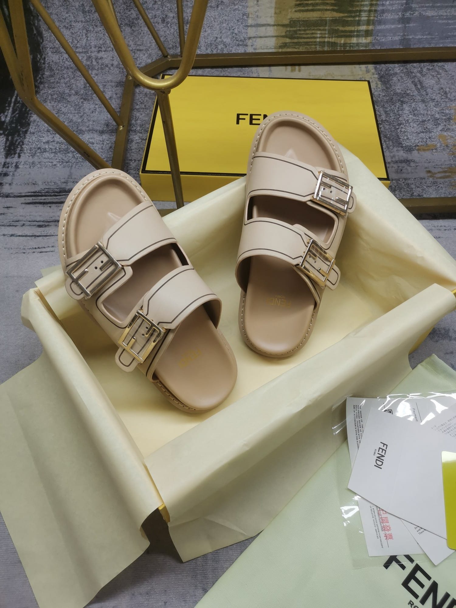 F**di Feel Leather Slides Beige 8X8326Na7F1Kcu
