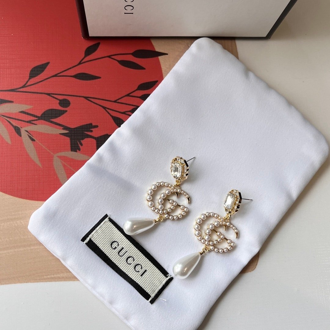 Gvc*1 Pearl Gg Drop Earings In Gold
