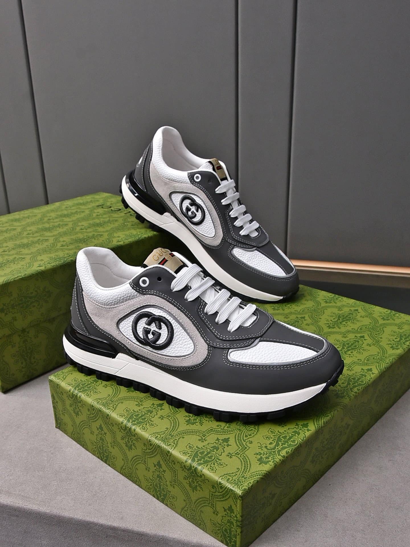 Gvc*1 Double G Men’S Run Sneaker Gray
