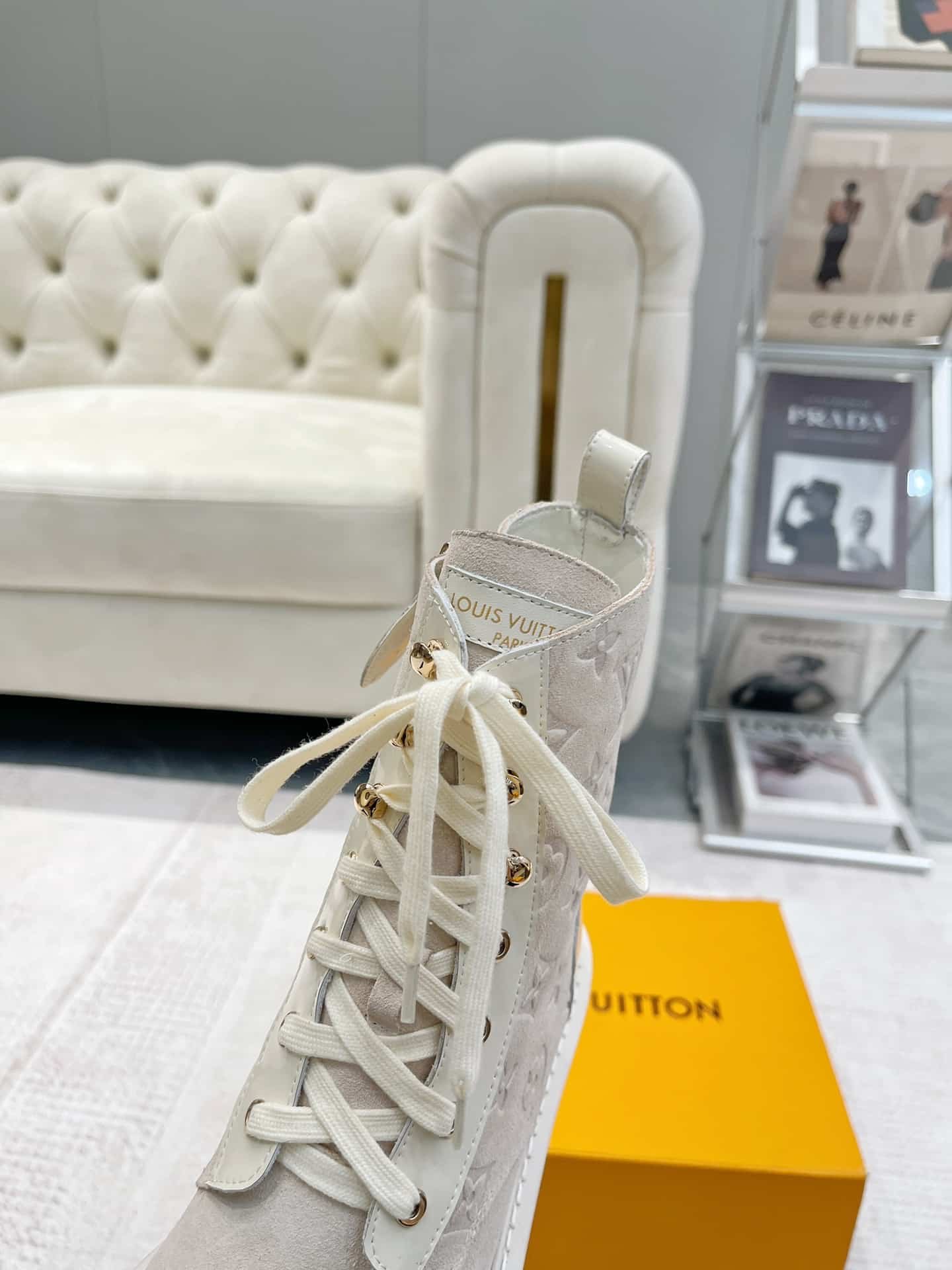 L0vis Vvtt0n Territory Flat Ranger White