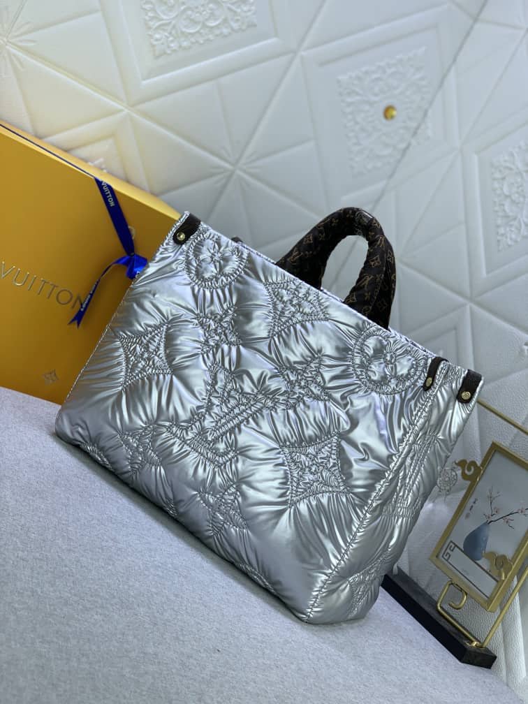 L0vis Vvtt0n Onthego Pillow Handbag Silver 34Cm