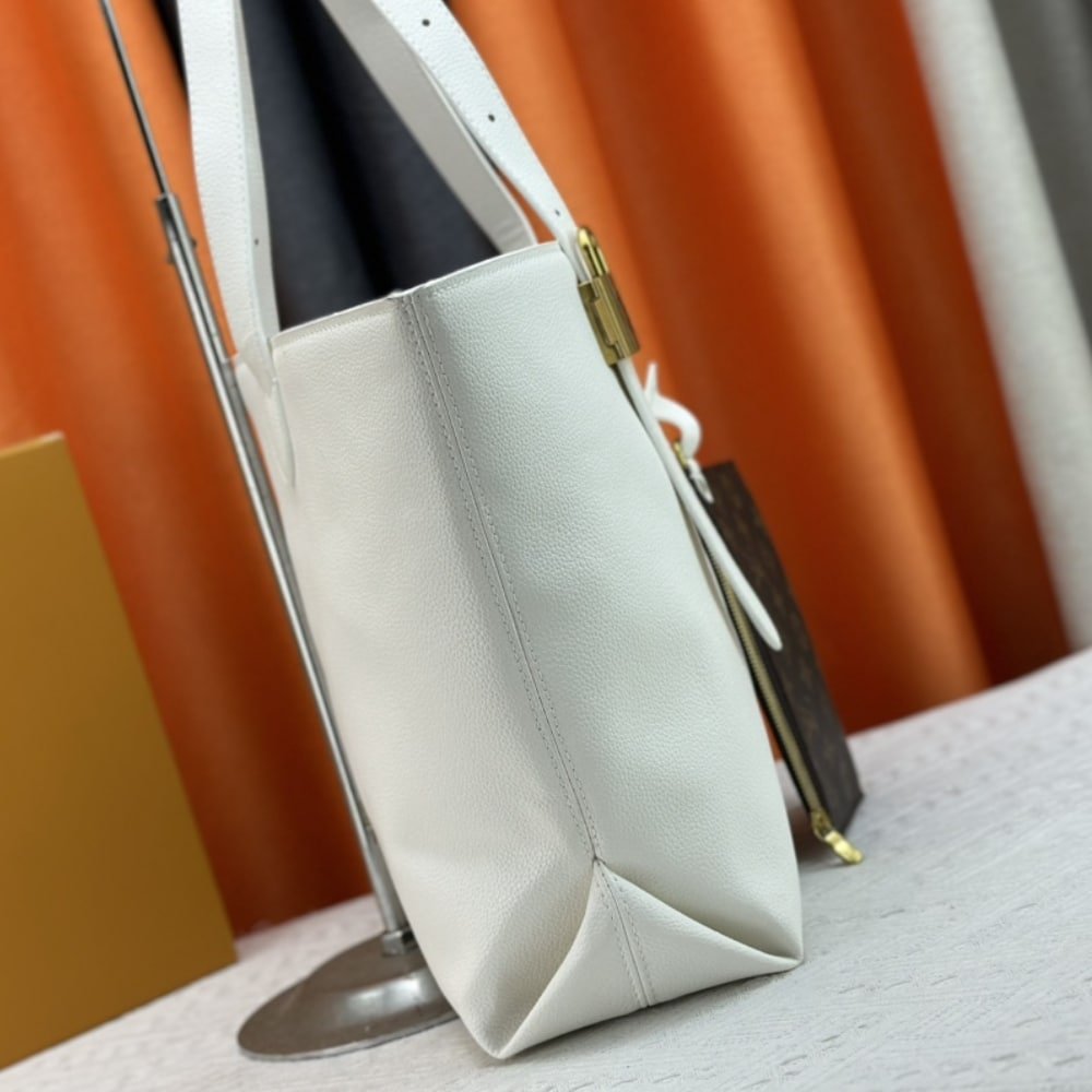 L0vis Vvtt0n Low Key Cabas MM White 47Cm