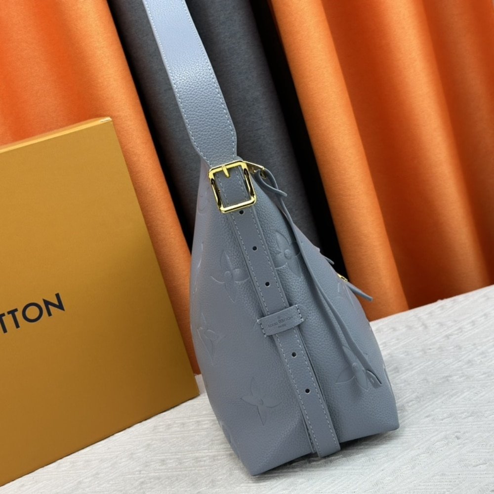 L0vis Vvtt0n Carryall PM Pale Blue 29Cm