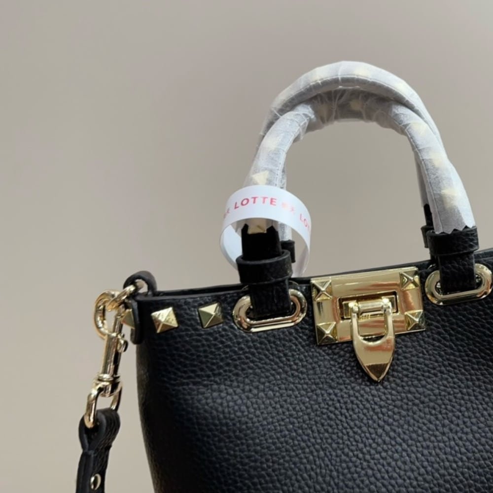 Va1e*ntin0 Rockstud Crossbody Pouch In Grainy Calfskin Black 16Cm 5W2P0W31Vsh 0No