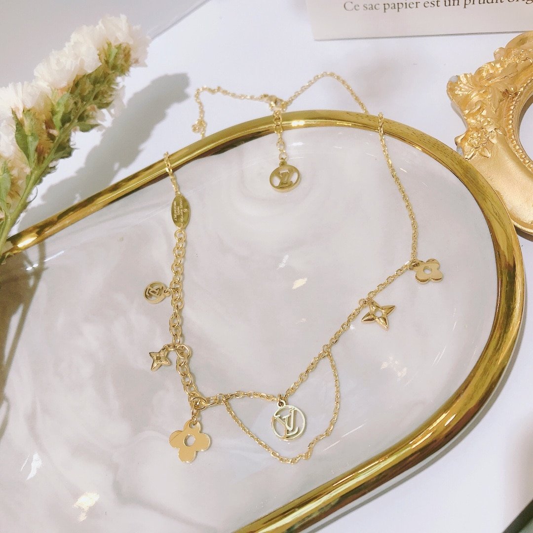L0vis Vvtt0n Blooming S*pple Necklace Gold M90736