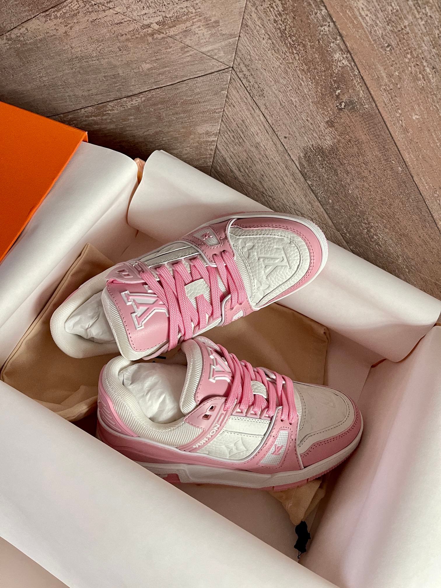L0vis Vvtt0n Lv Trainer Sneaker Pink Rose 1Aboek