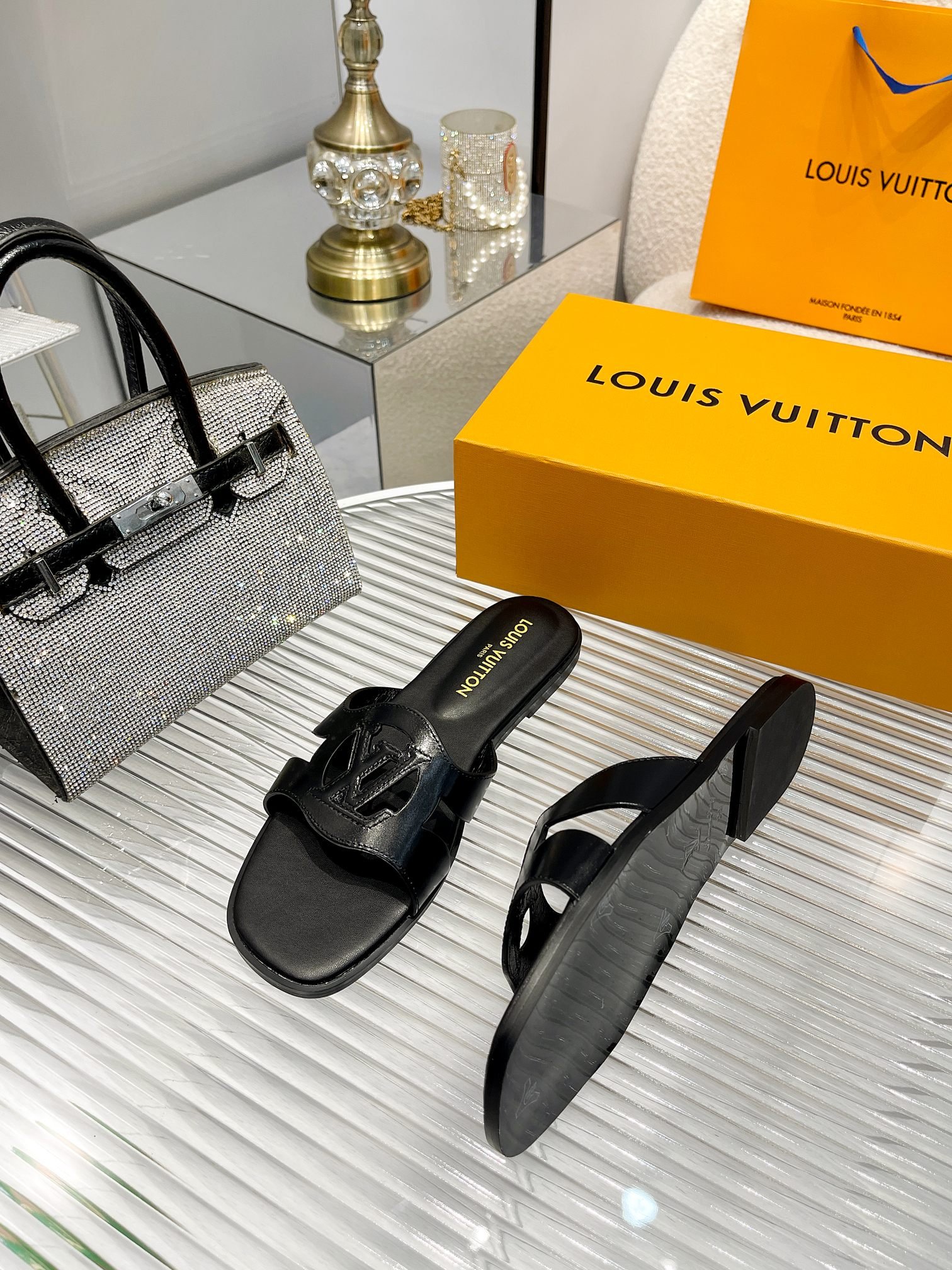 L0vis Vvtt0n Lv Isola Flat Mule Black 1Abp0E