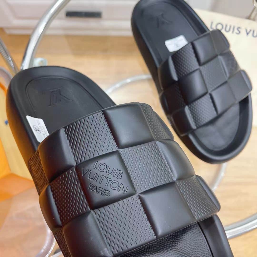 L0vis Vvtt0n Slide Black