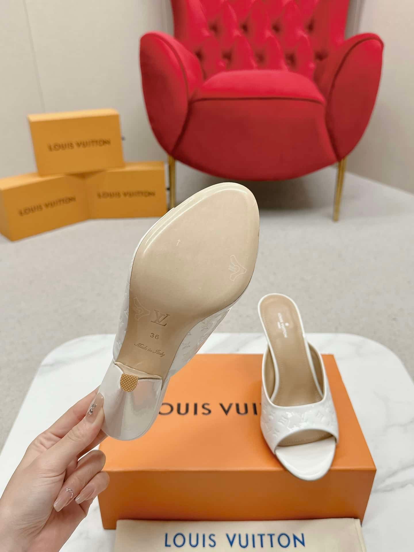 L0vis Vvtt0n S*per Mule Sandals White 1Acj51