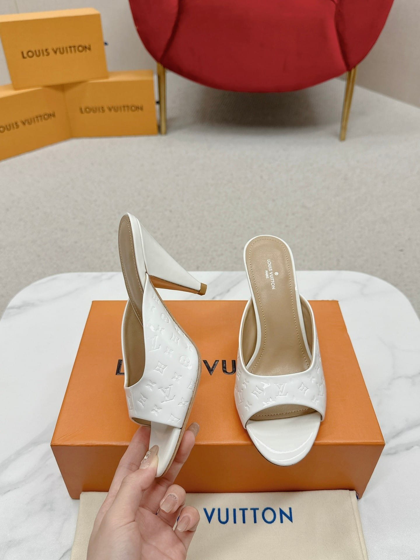 L0vis Vvtt0n S*per Mule Sandals White 1Acj51