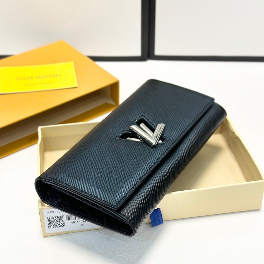 L0vis Vvtt0n Twist Wallet Leather Black 19Cm M68309