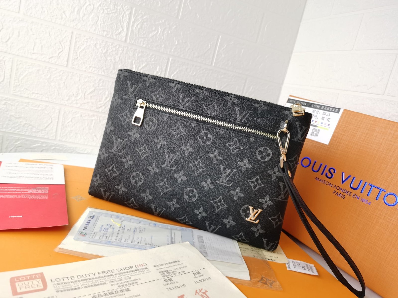 L0vis Vvtt0n Pochette Monogram Canvas Black 27Cm