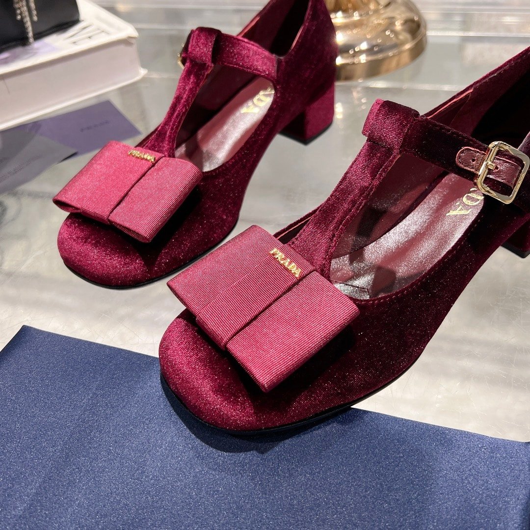 Pra*a Velvet Mary Pumps Red