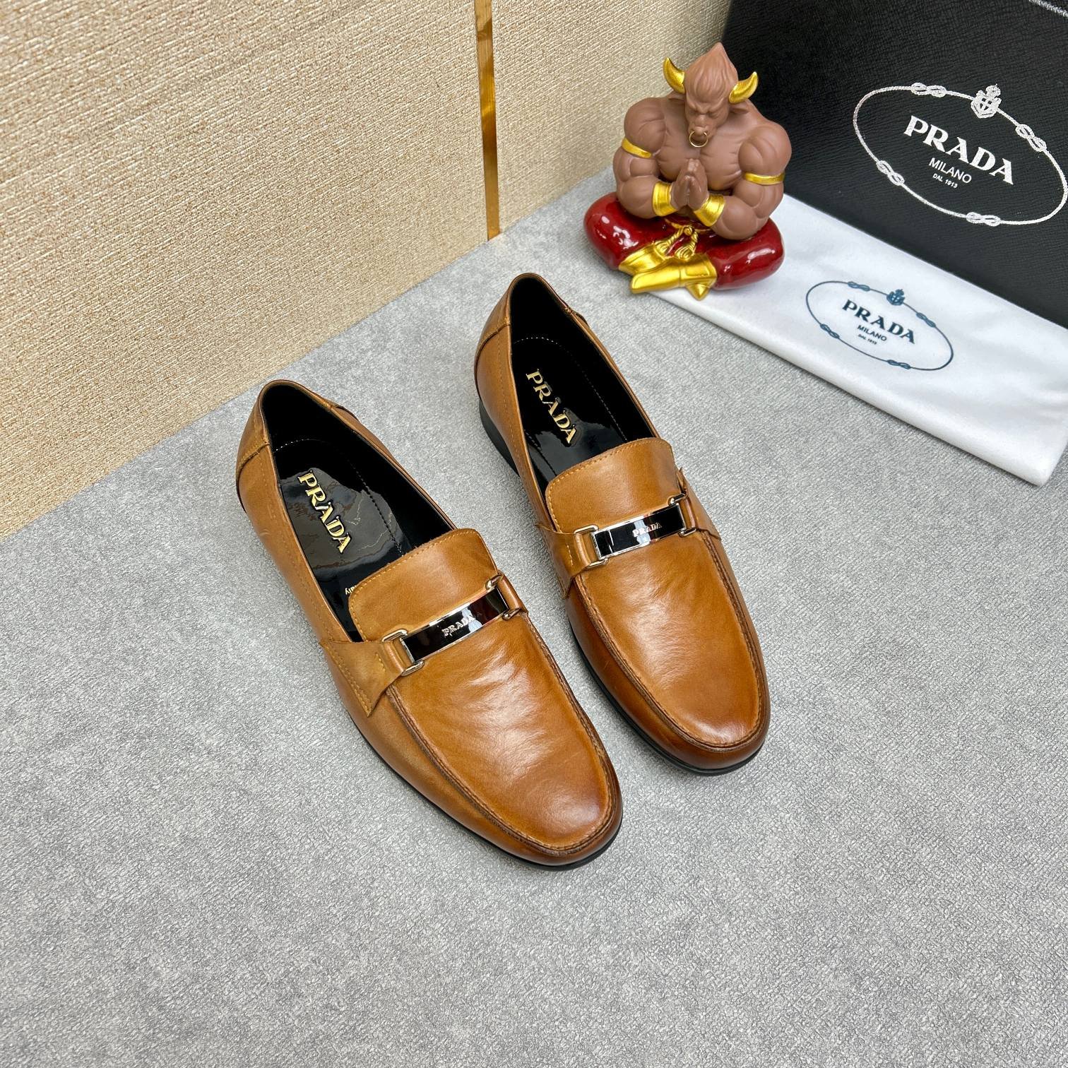 Pra*a Brushed Leather Loafer Plate Bit Logo Brown