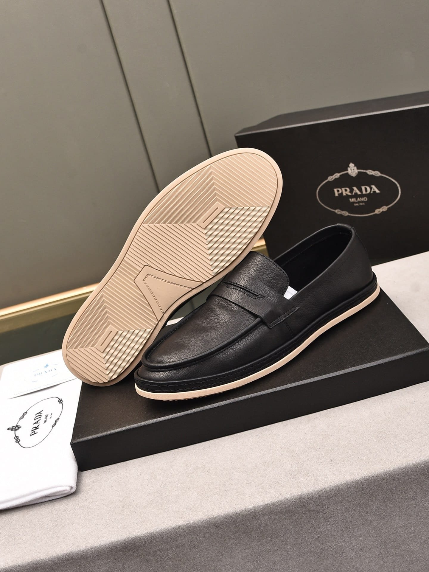 Pra*a Men’S Flat Loafers Leather Black